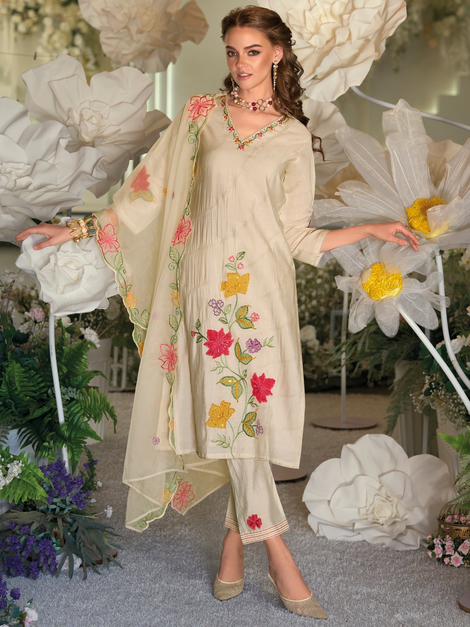 Off White Embroidered Straight Kurta Trousers With Dupatta Set1