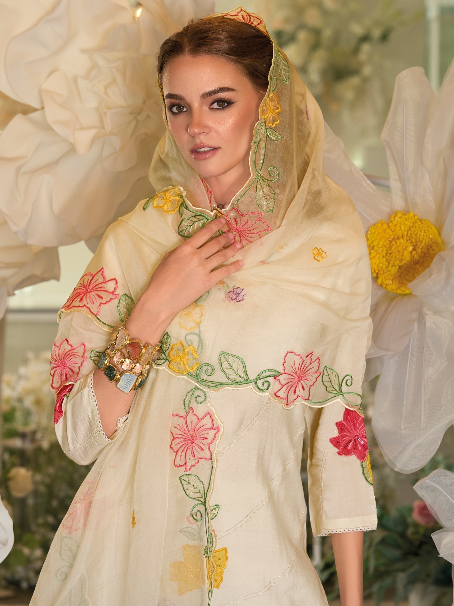 Off White Embroidered Straight Kurta Trousers With Dupatta Set2