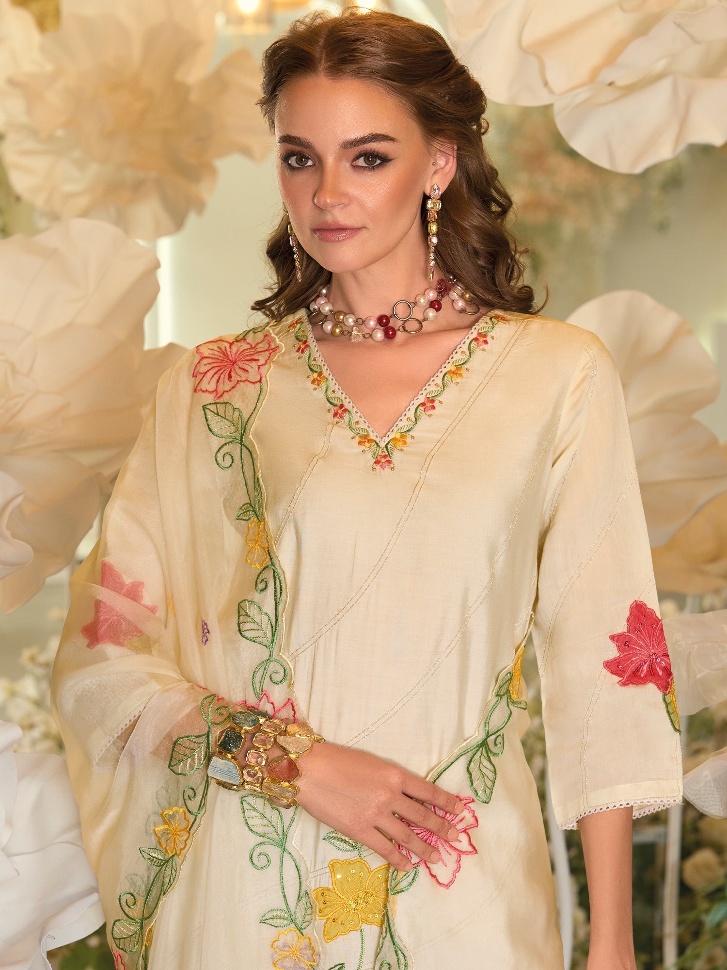 Off White Embroidered Straight Kurta Trousers With Dupatta Set3