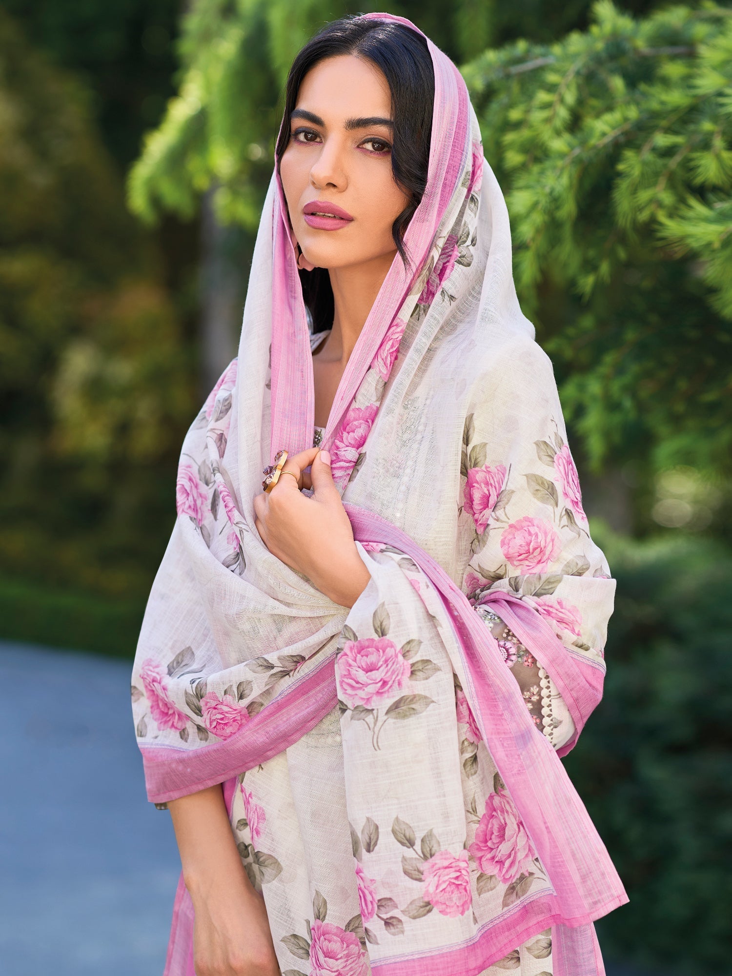 White Embroidered Straight Kurta Trousers With Dupatta Set3